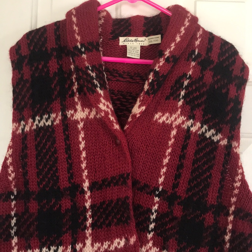 Red/black plain wool sweater vest.